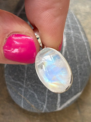 Rainbow Moonstone Pendant from Silver Gemstone Pendants